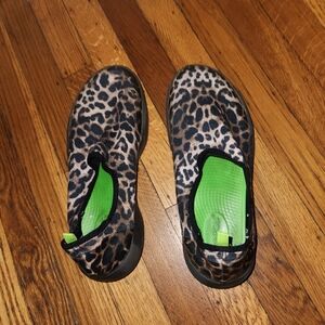 OOFOS shoes size women's 9